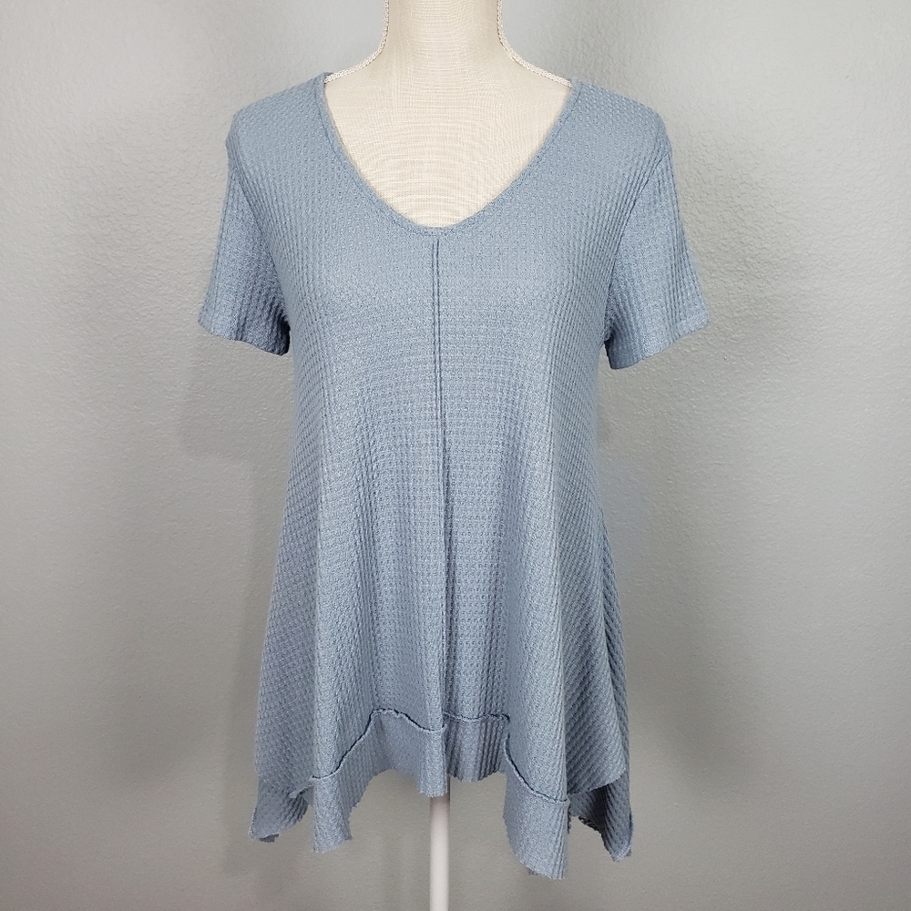 ALTAR'D STATE Waffle Knit Sharkbite Hem Top Light Blue Sz S